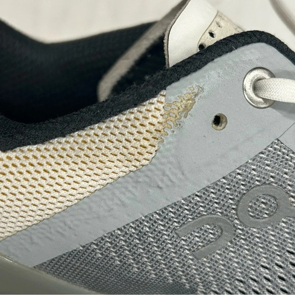 ON Cloudsurfer Glacier/Black Womens 10.5 Grey Black White Preowned - Picture 9 of 15